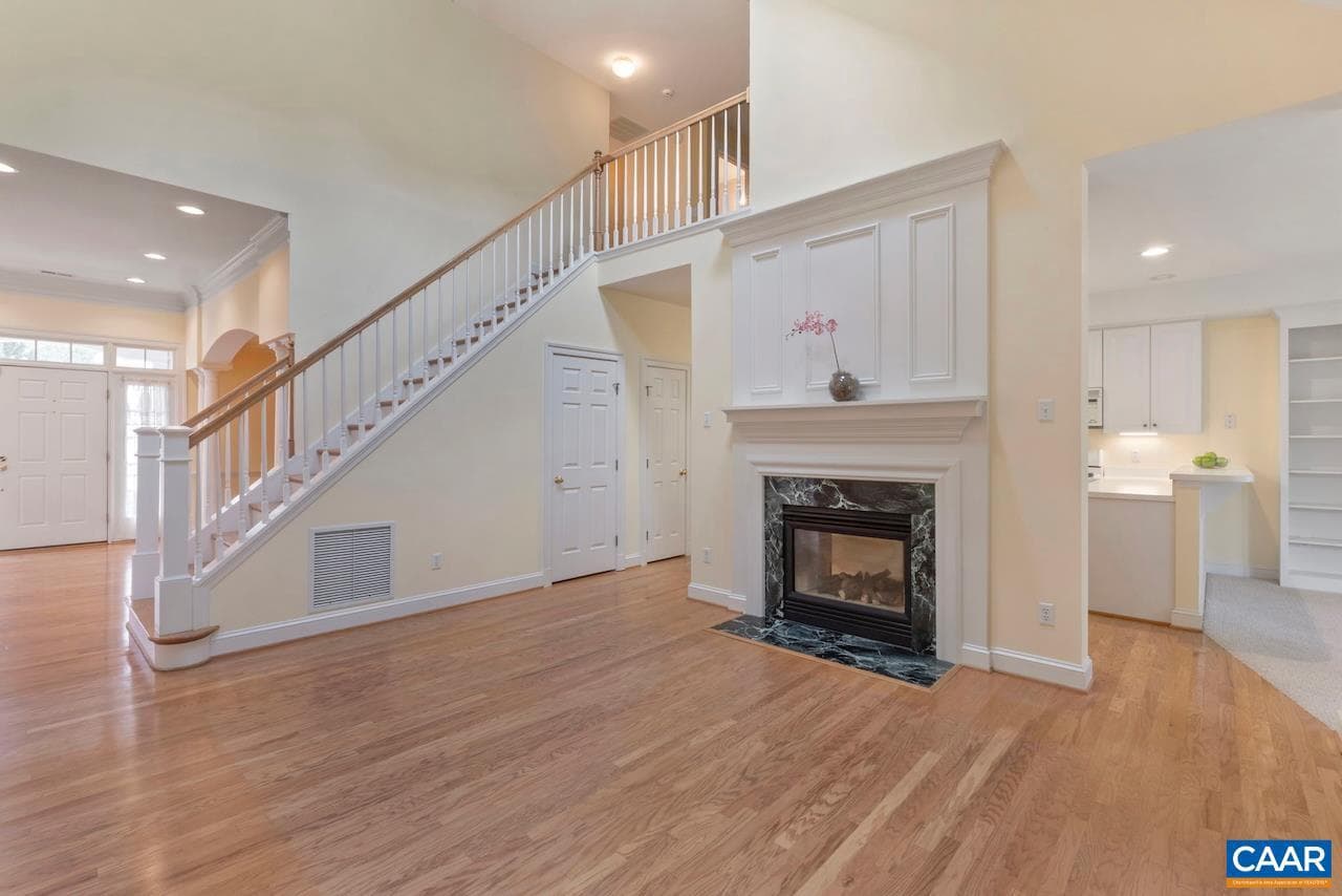 1132 Courtyard Dr photo 8