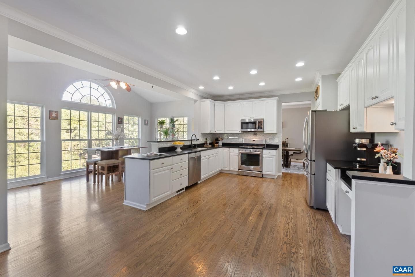 10109 Pond Ct photo 8
