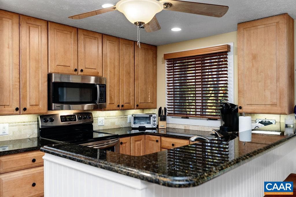 411 Three Ridges Condos photo 11