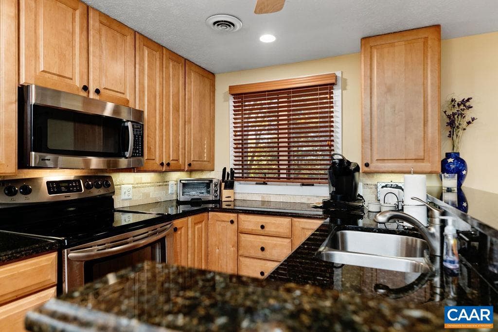 411 Three Ridges Condos photo 12