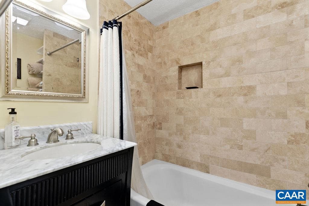 411 Three Ridges Condos photo 16