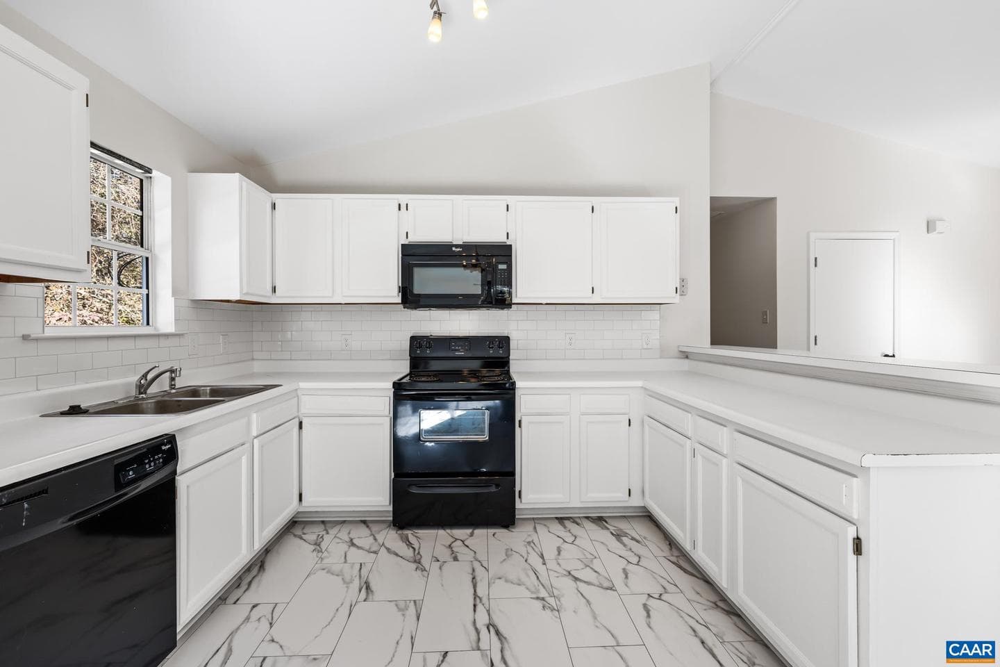 736 Jonquil Rd photo 10