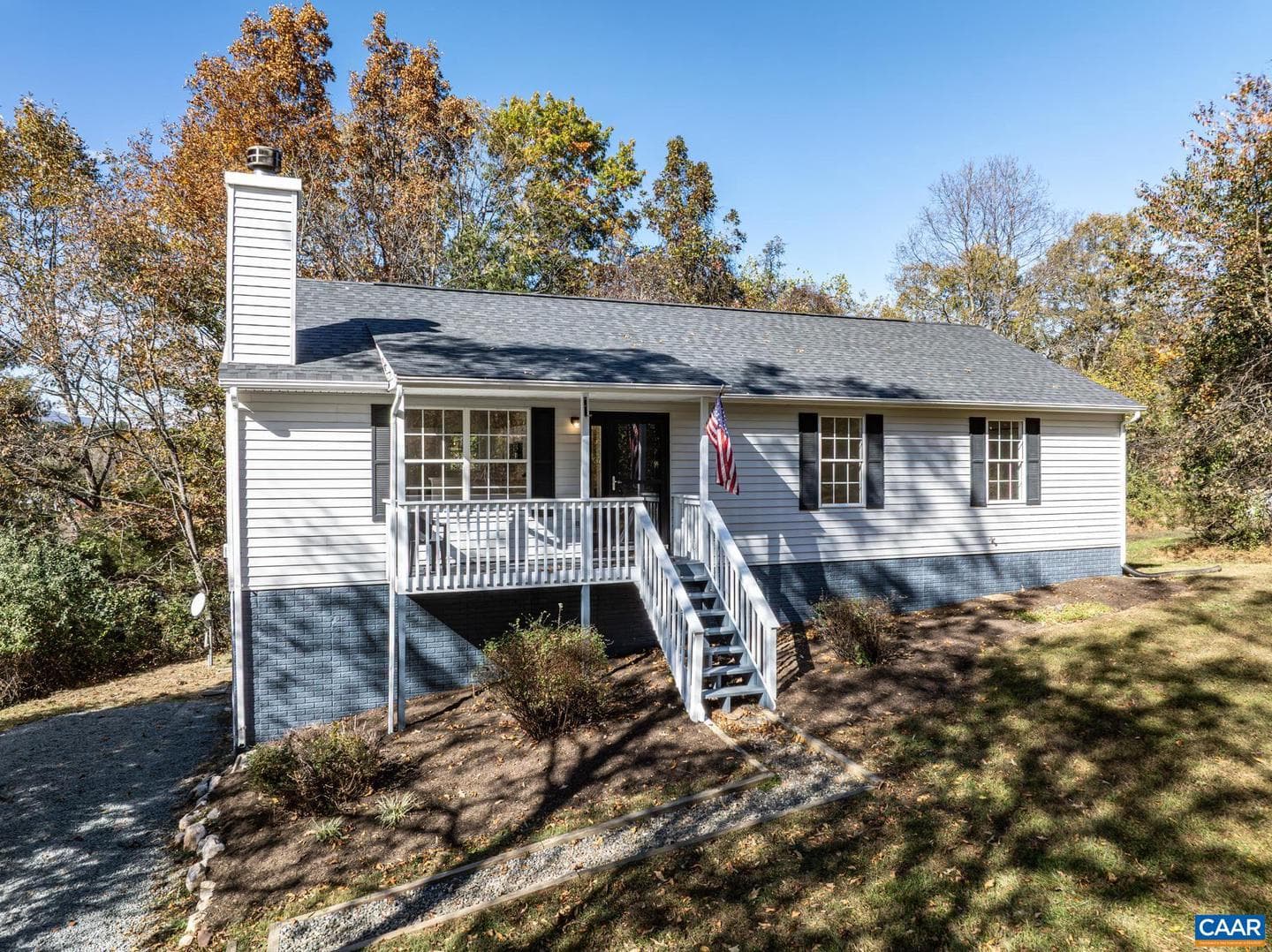 736 Jonquil Rd photo 2