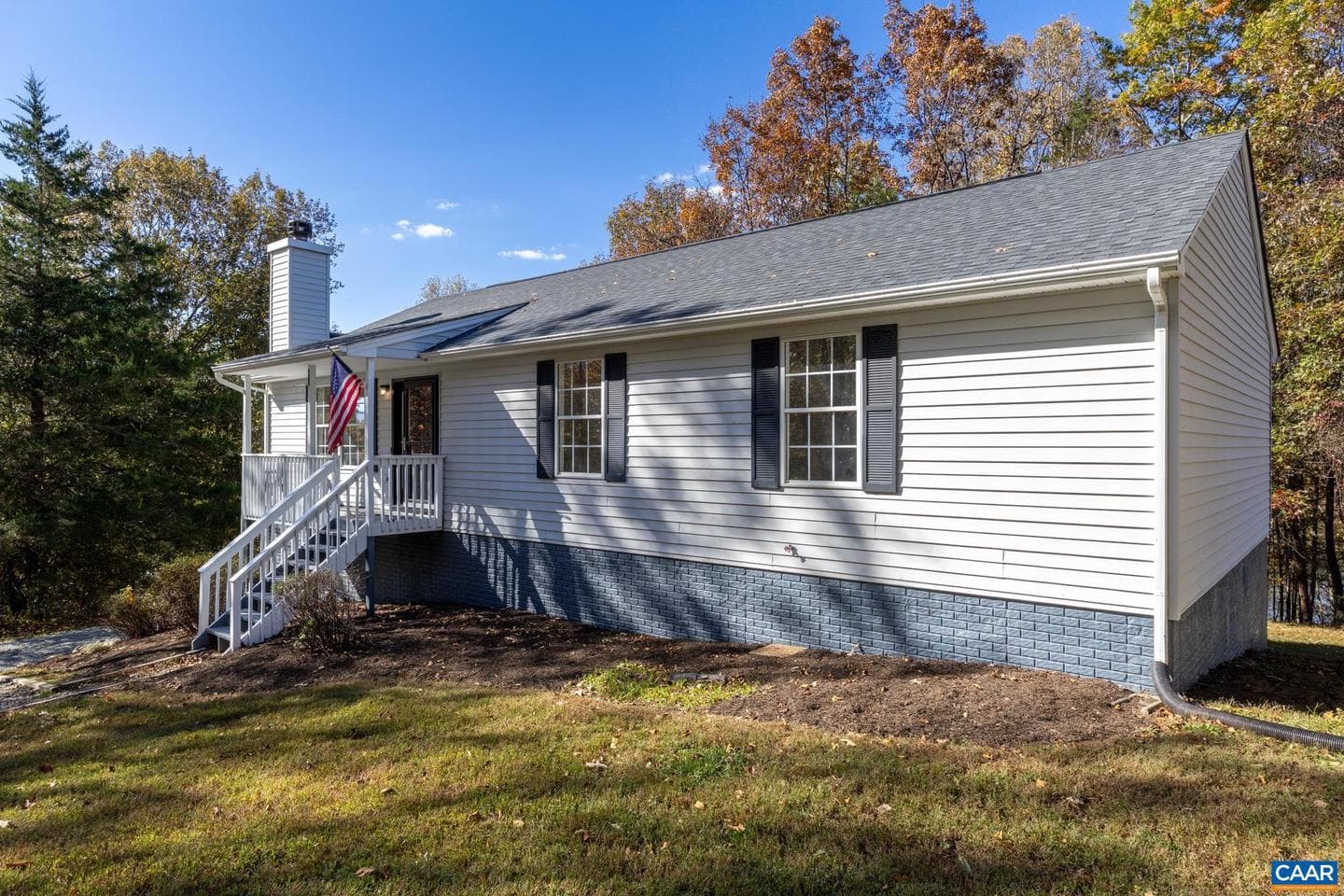 736 Jonquil Rd photo 4