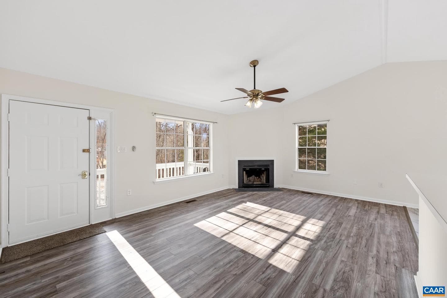 736 Jonquil Rd photo 5