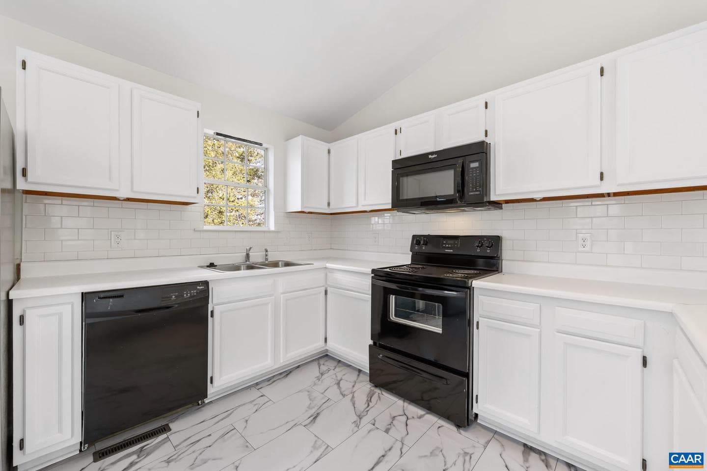 736 Jonquil Rd photo 8