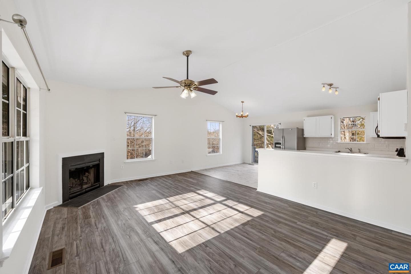 736 Jonquil Rd photo 9