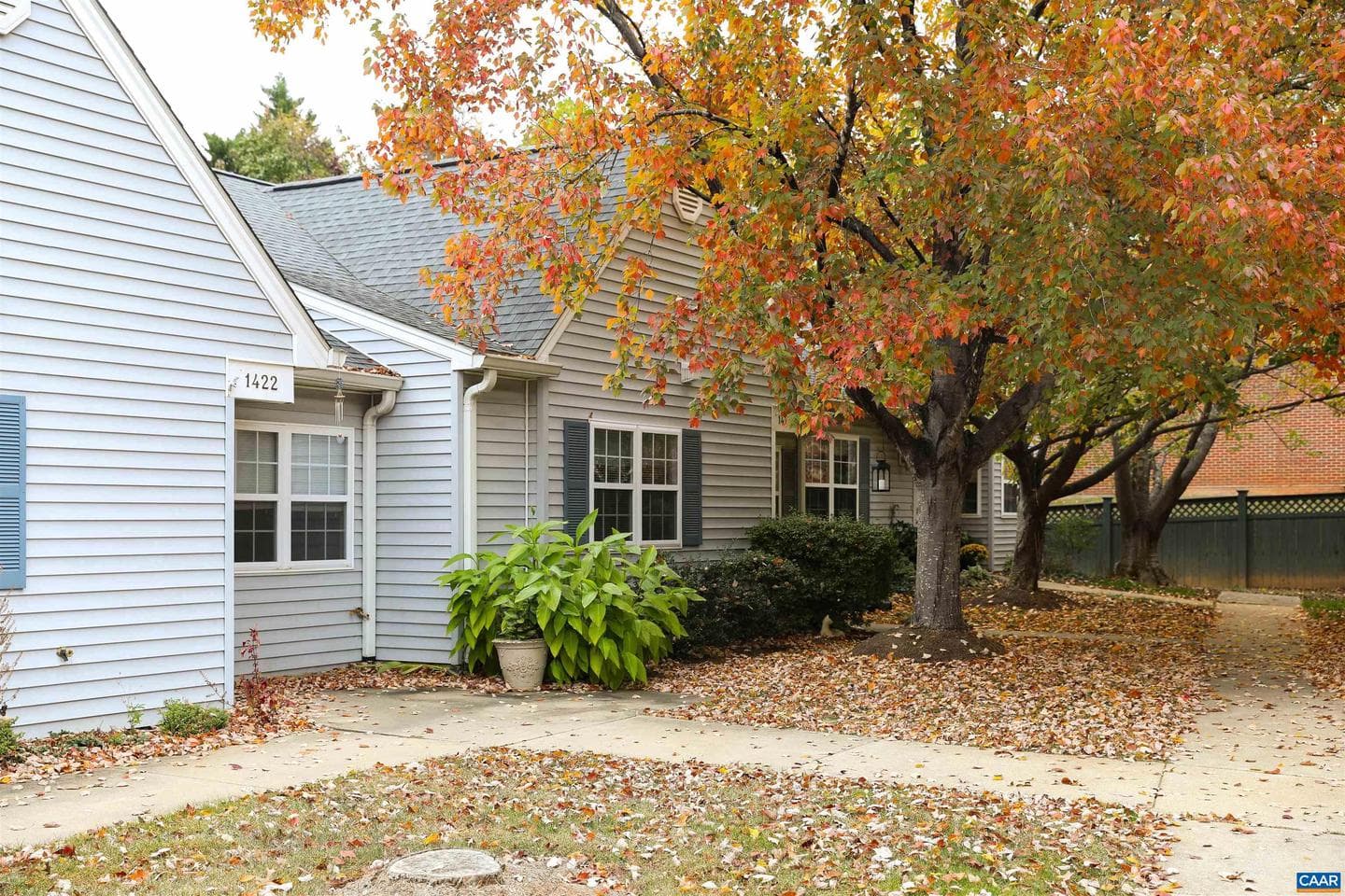 1422 Lilac Ct photo 2