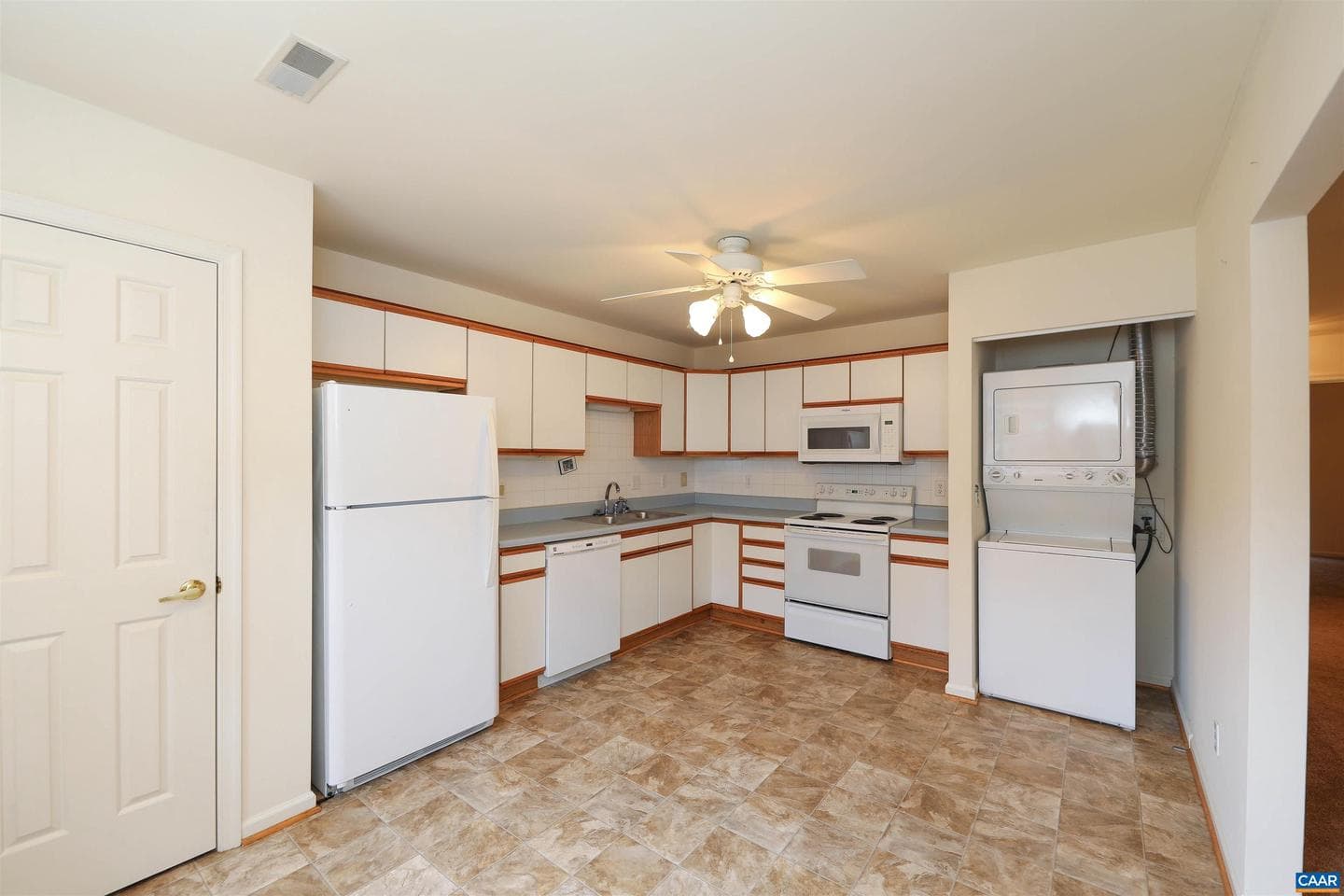 1422 Lilac Ct photo 4
