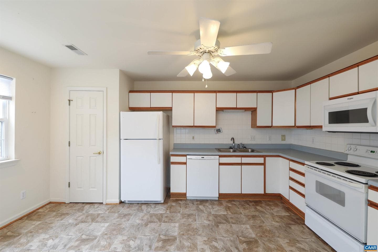 1422 Lilac Ct photo 5