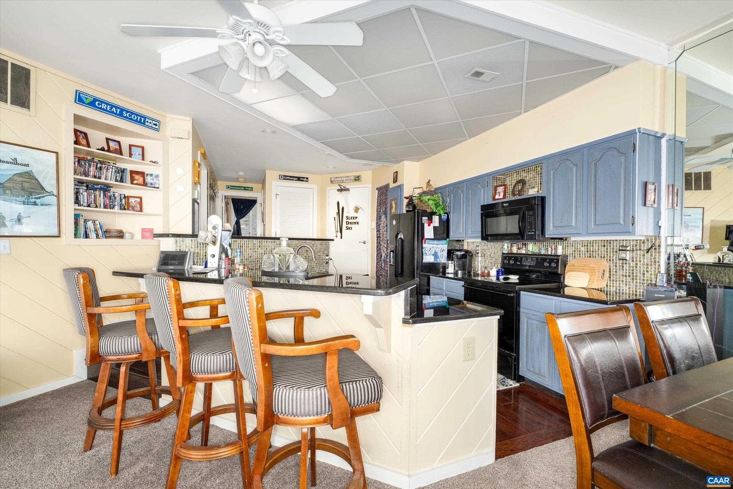 907 Diamond Hill Condos photo 13