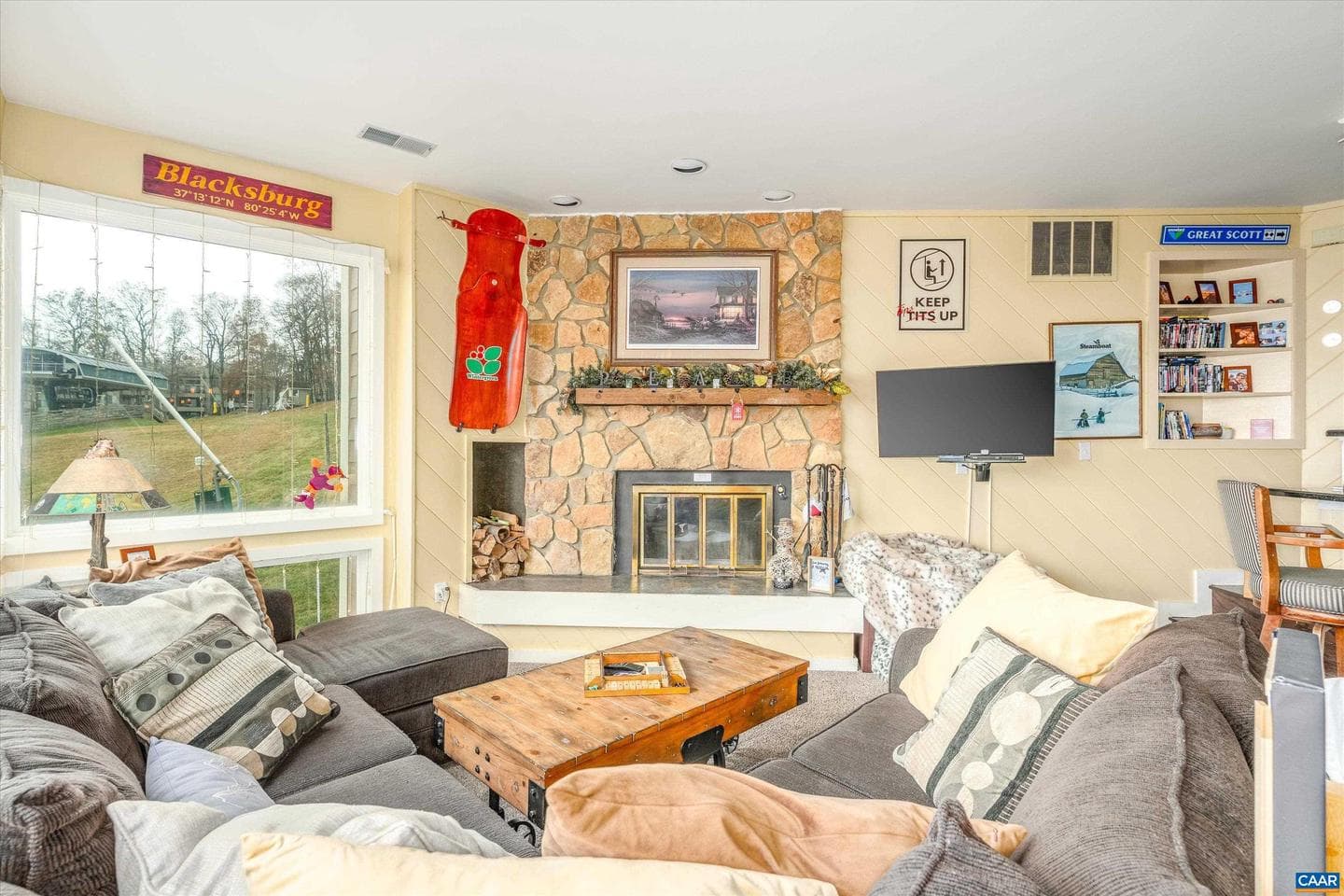 907 Diamond Hill Condos photo 4