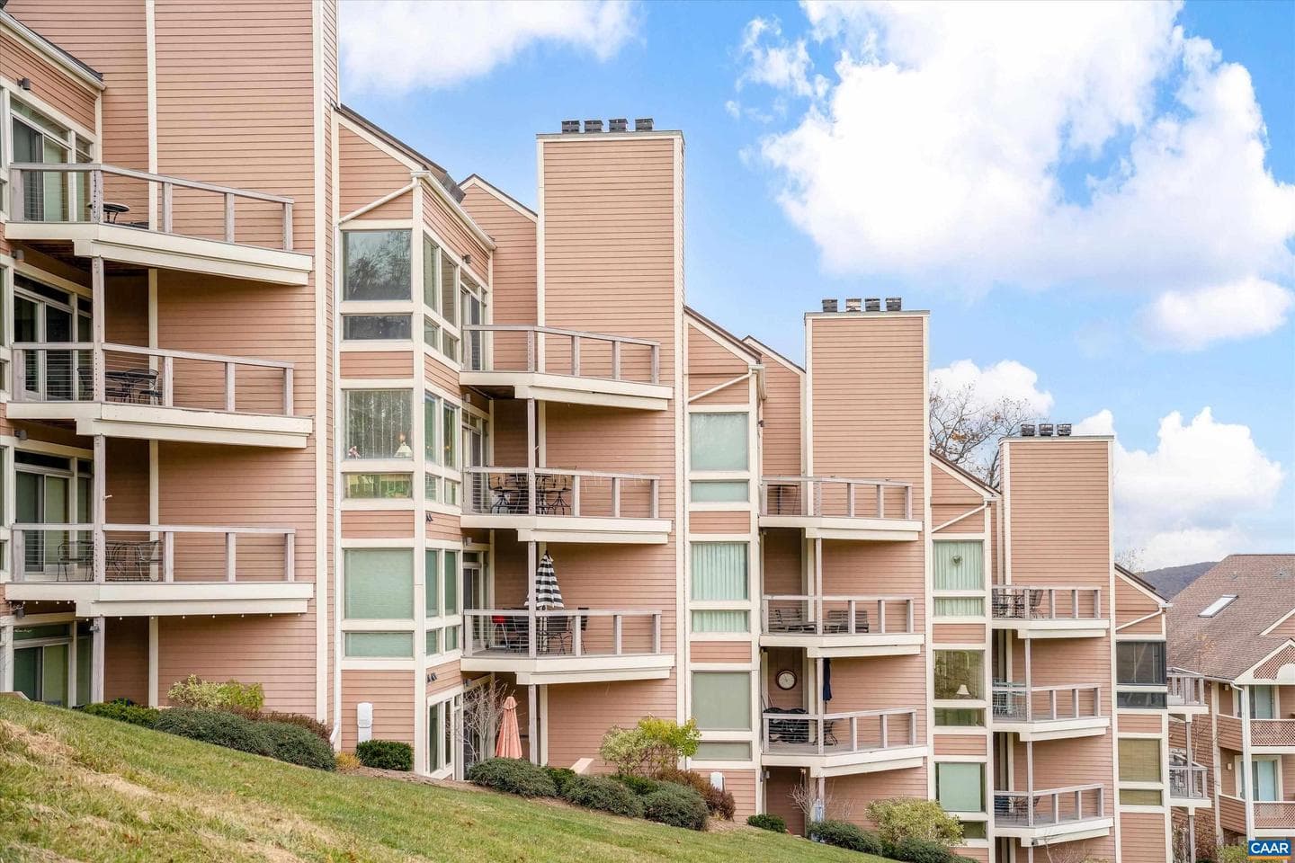 907 Diamond Hill Condos photo 48