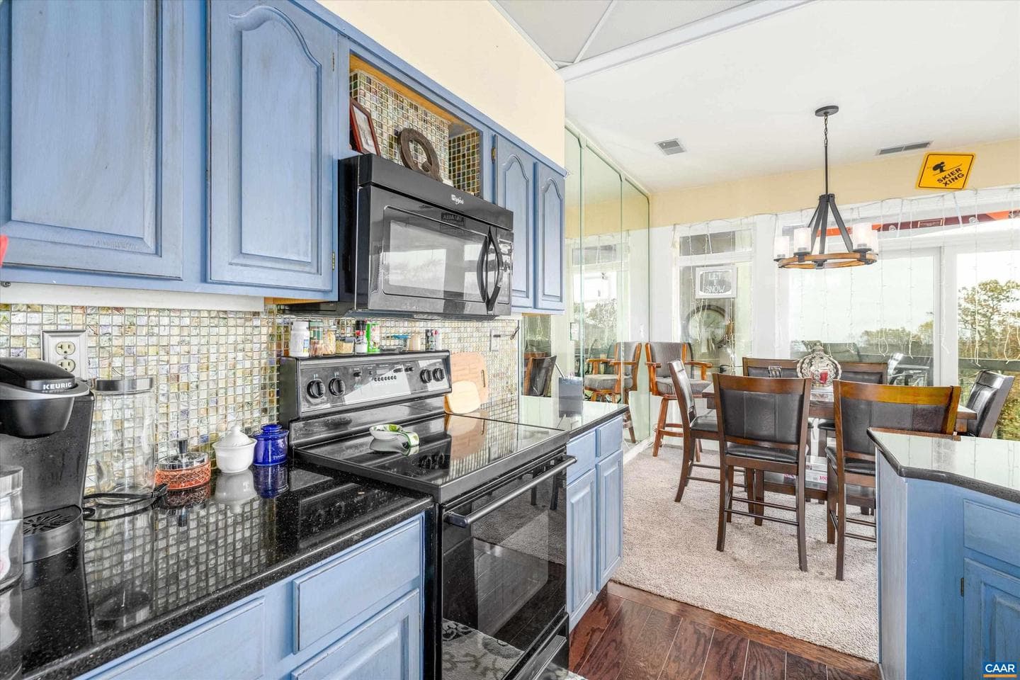 907 Diamond Hill Condos photo 5