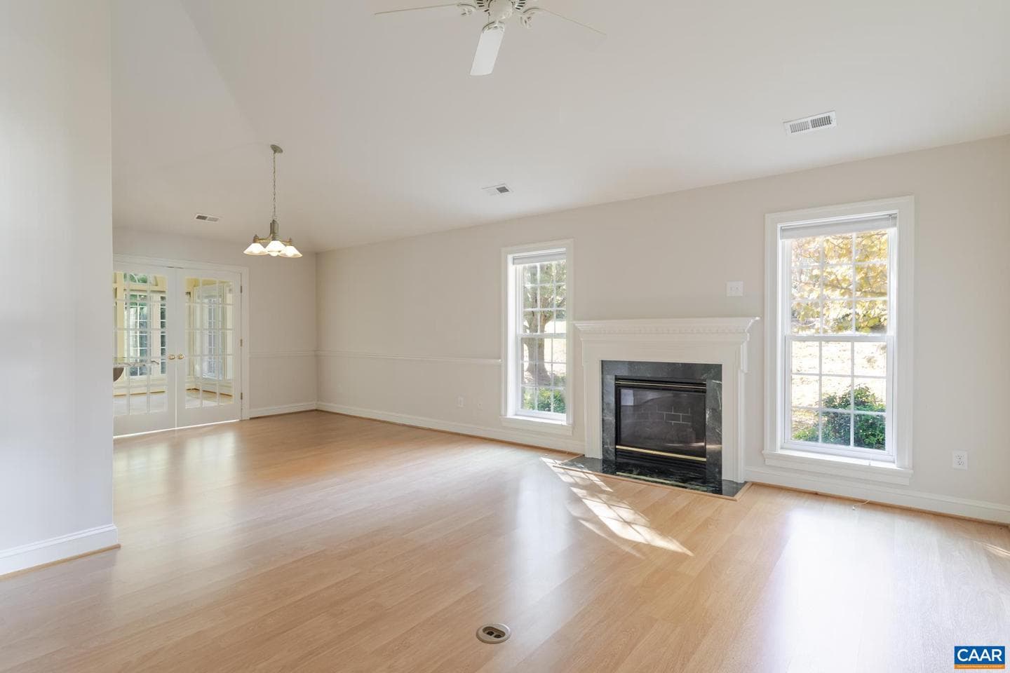 412 Heritage Ct photo 5