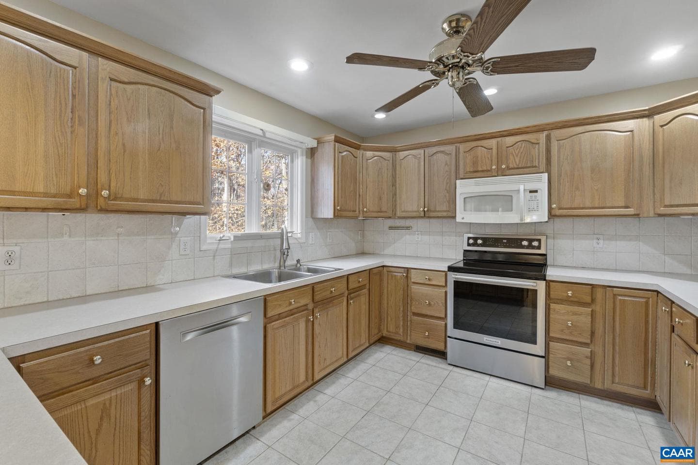 409 Jefferson Dr photo 13