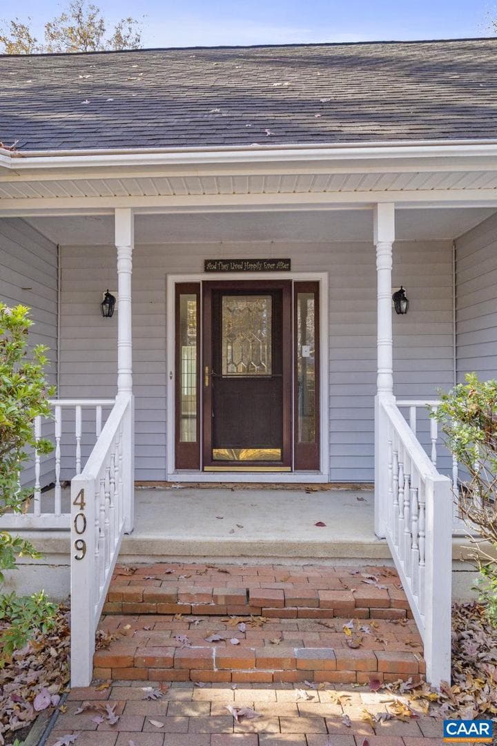 409 Jefferson Dr photo 2