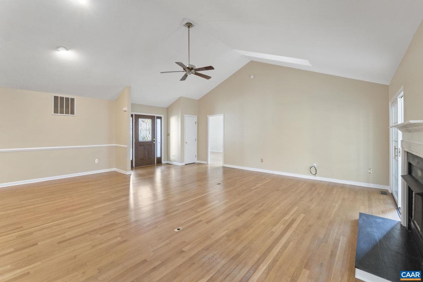 409 Jefferson Dr photo 8