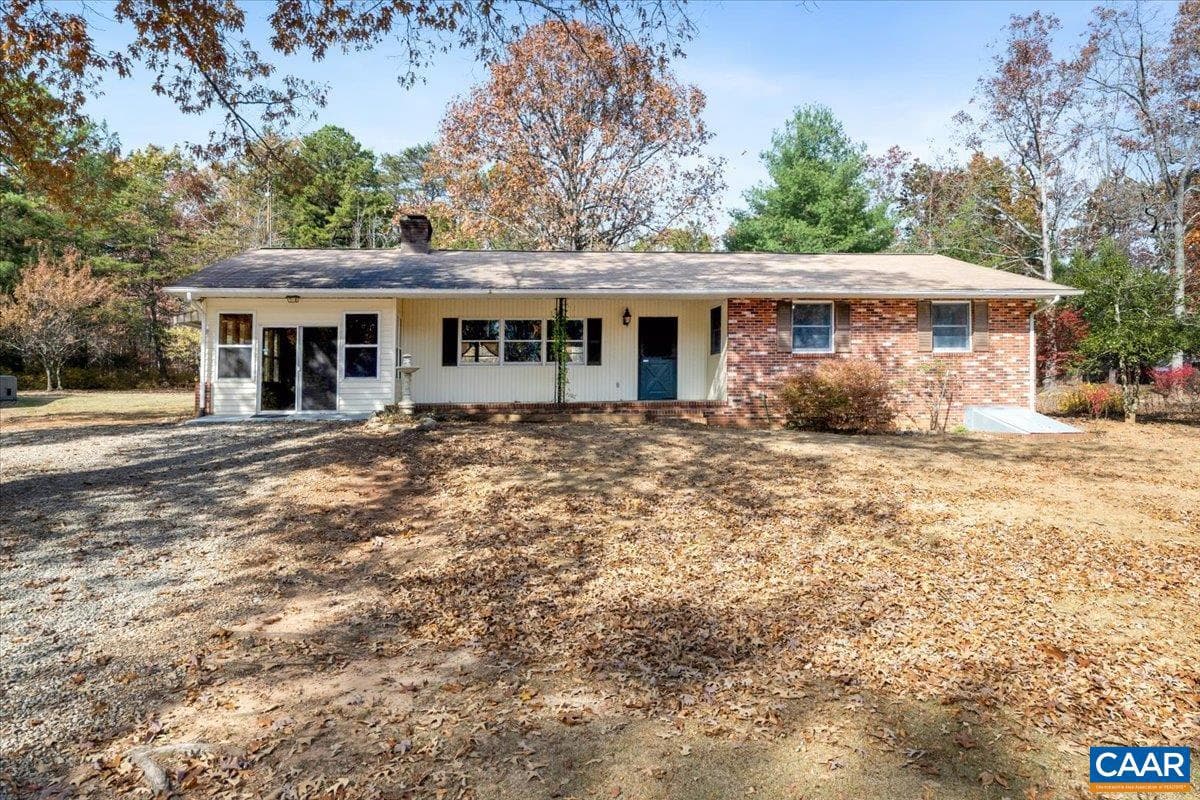 391 Pond Rd photo 2