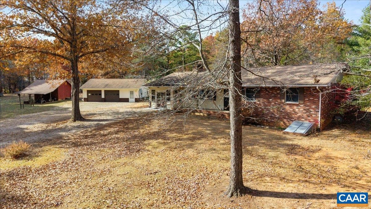 391 Pond Rd photo 41