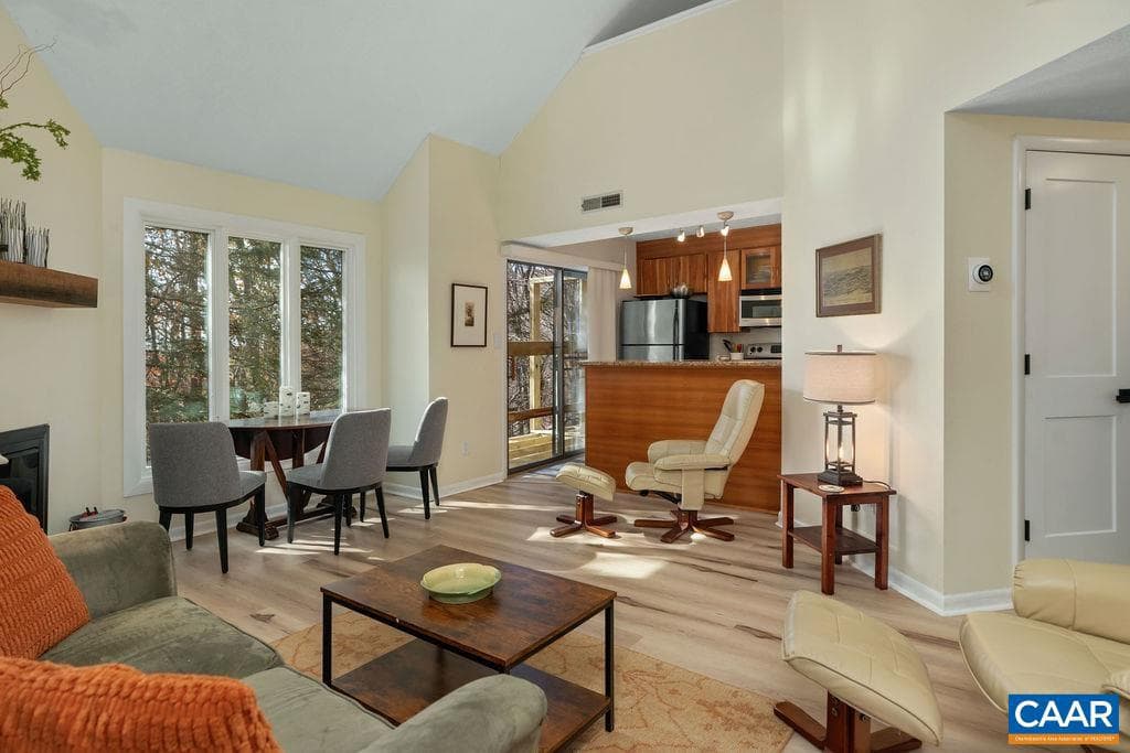731 Laurelwood Condos