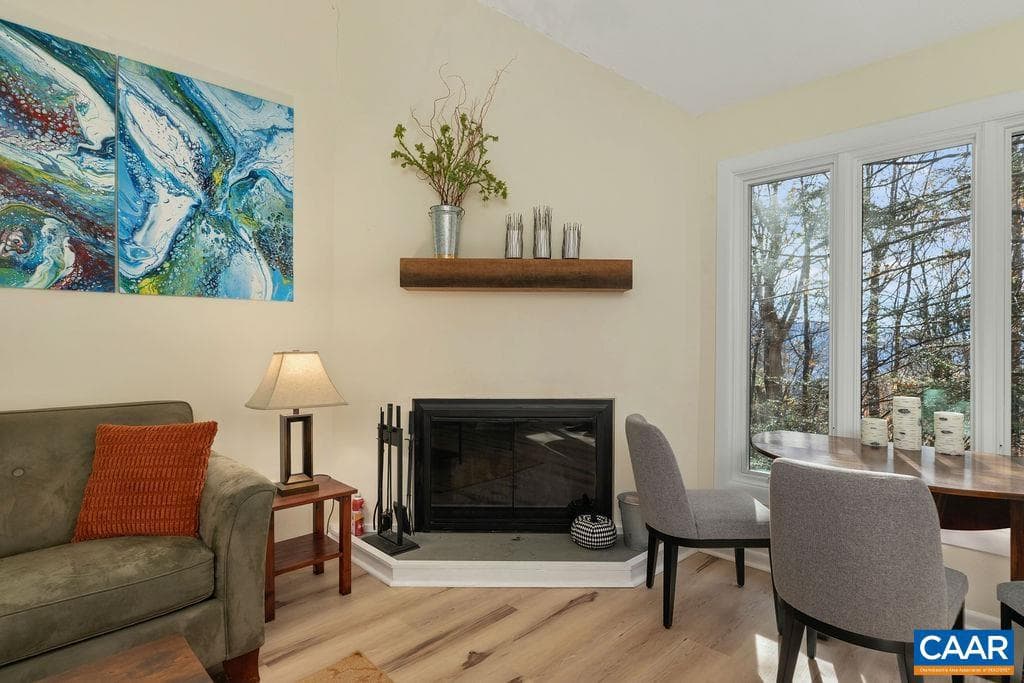 731 Laurelwood Condos photo 4