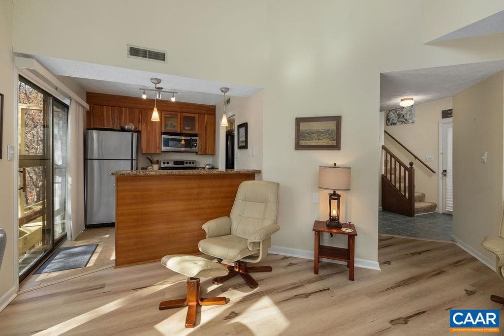 731 Laurelwood Condos photo 6