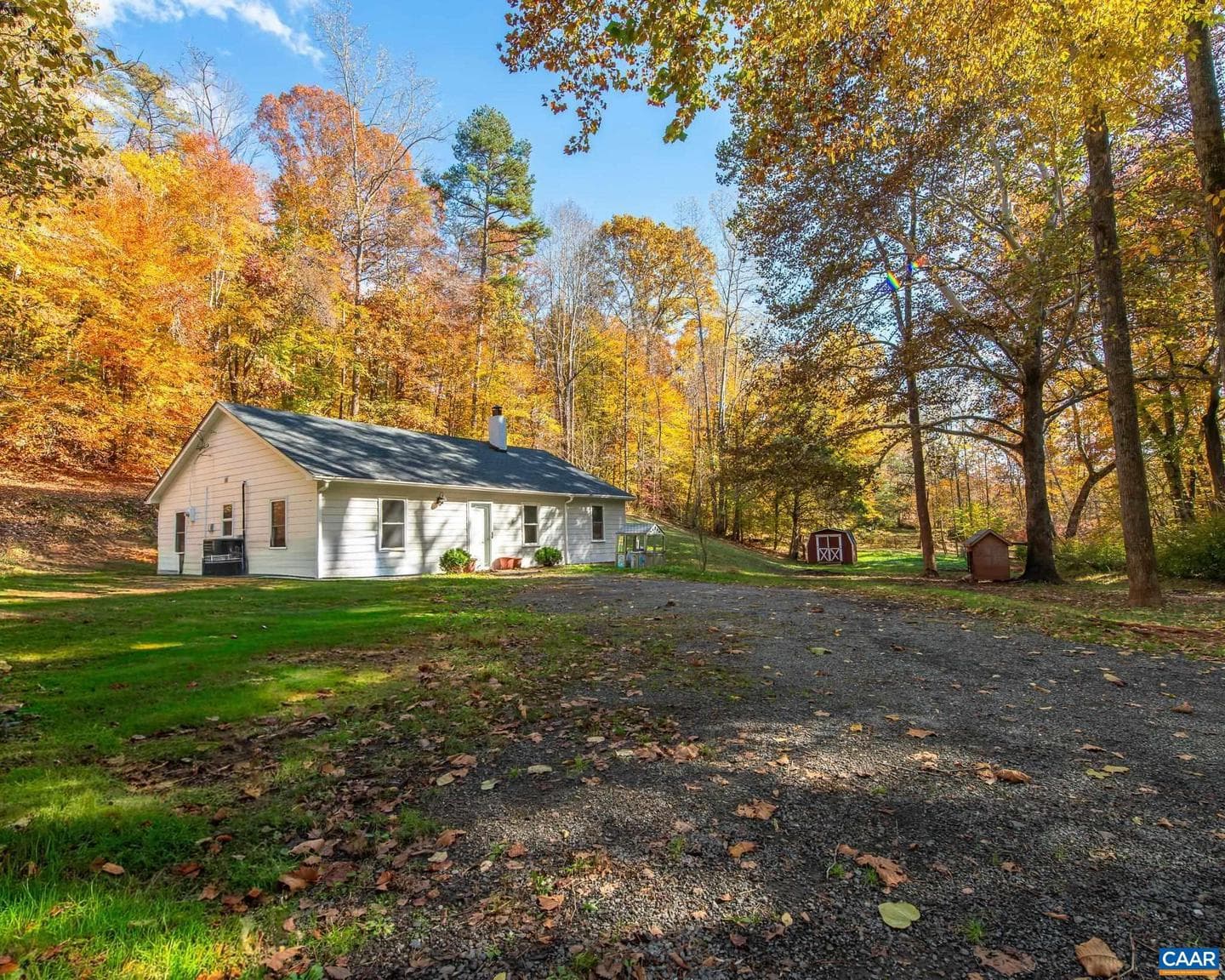 3189 James River Rd photo 2