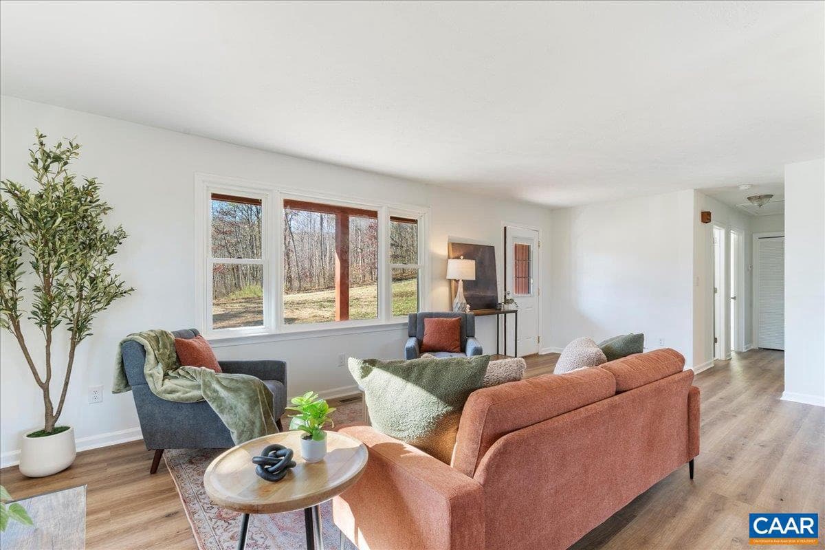 492 Red Bird Ln photo 3