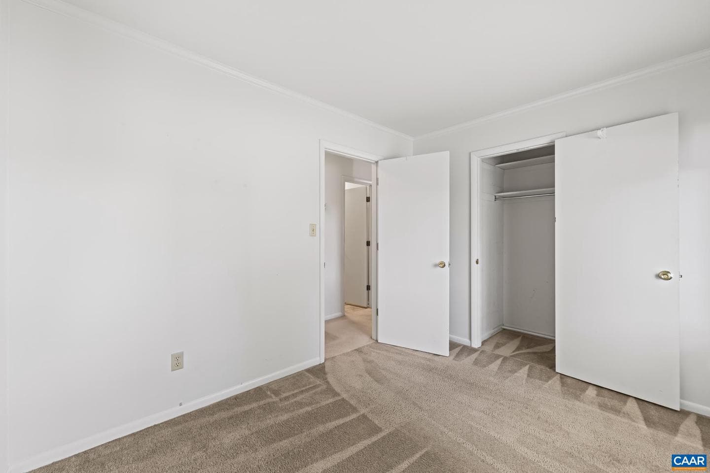 540 Woodmont Dr photo 18