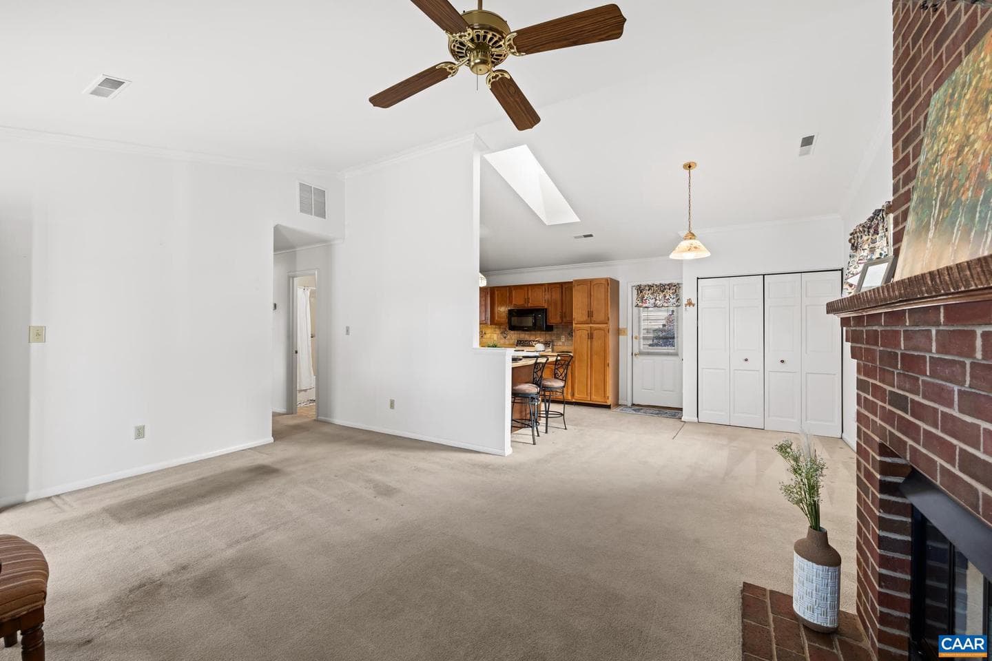 540 Woodmont Dr photo 9