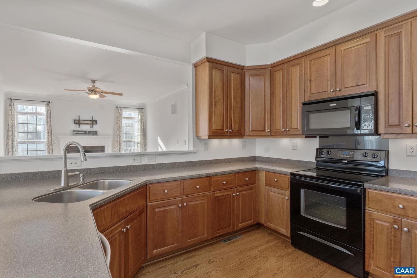 2053 Ridgetop Dr photo 14