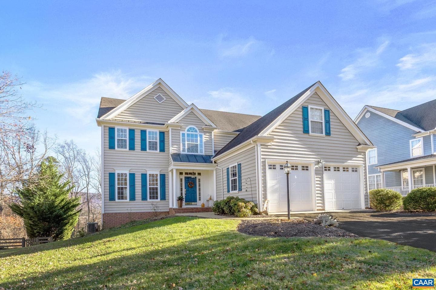 2053 Ridgetop Dr photo 2