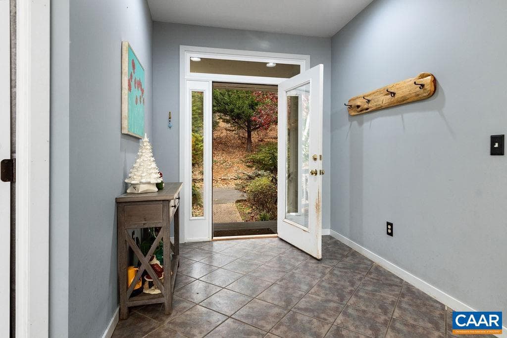 423 Foothills Dr photo 10