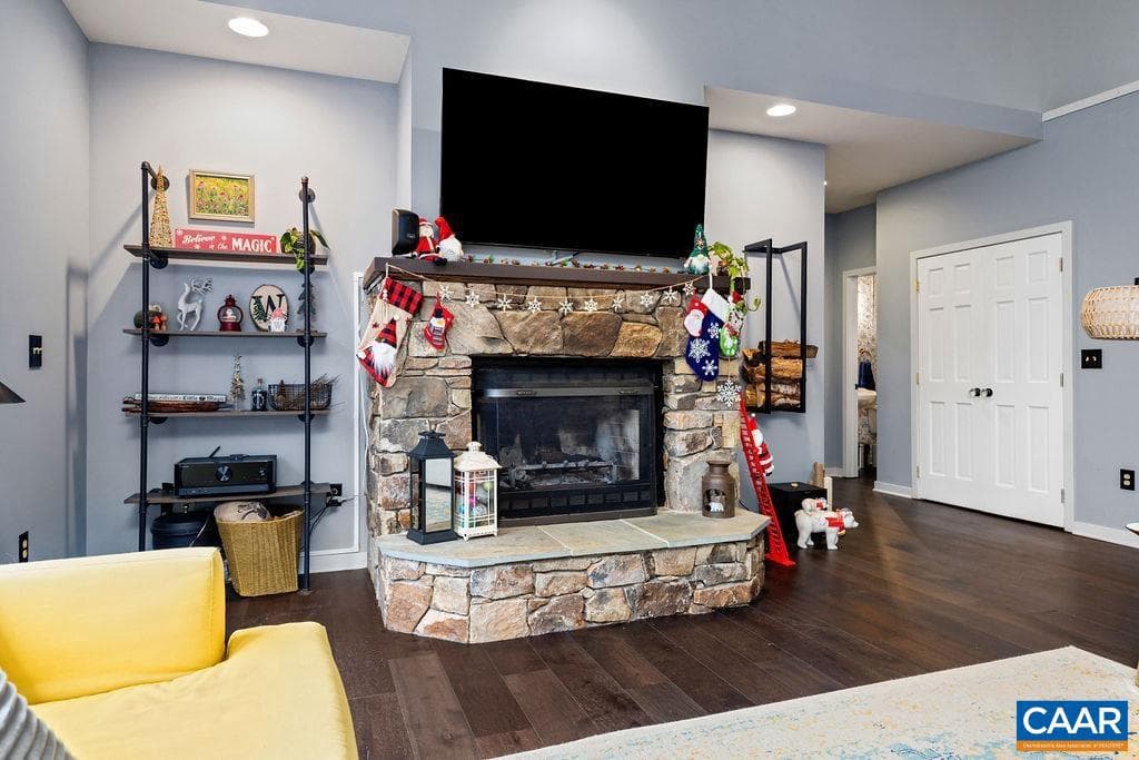 423 Foothills Dr photo 14