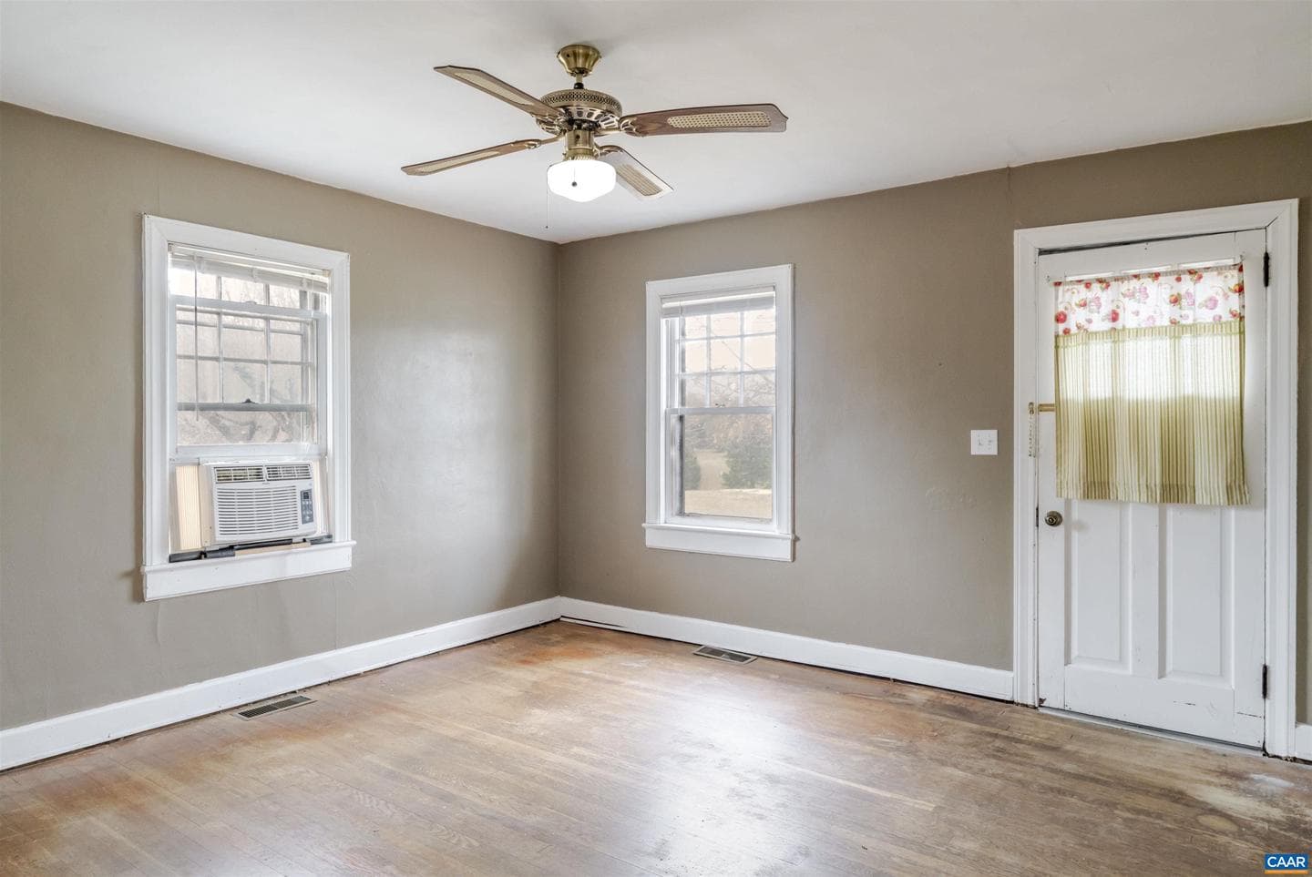 1007 Sherwood Ave photo 3
