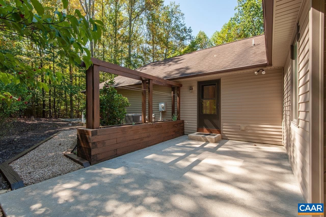 94 Winterhaven Dr photo 9