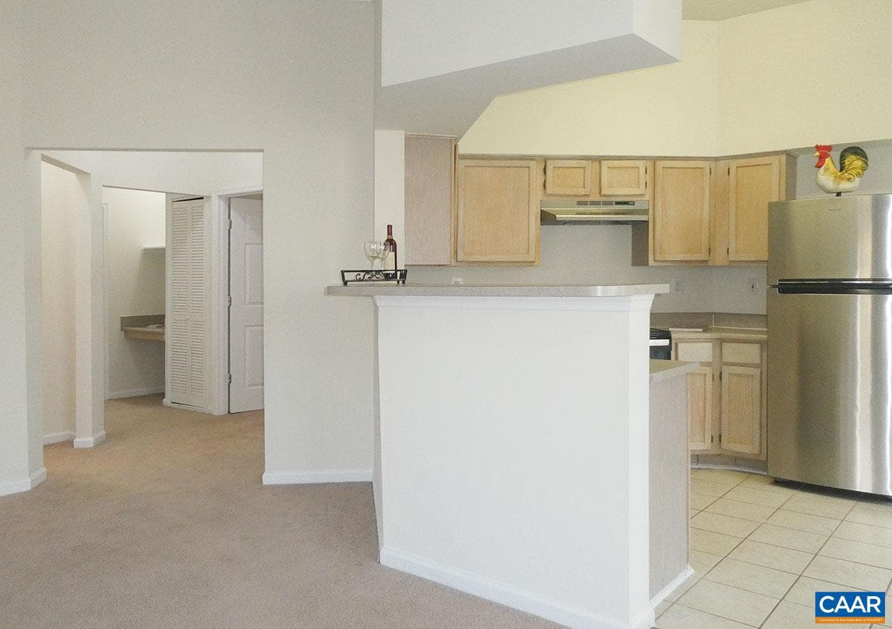 1065 Weybridge Ct #104 photo 9