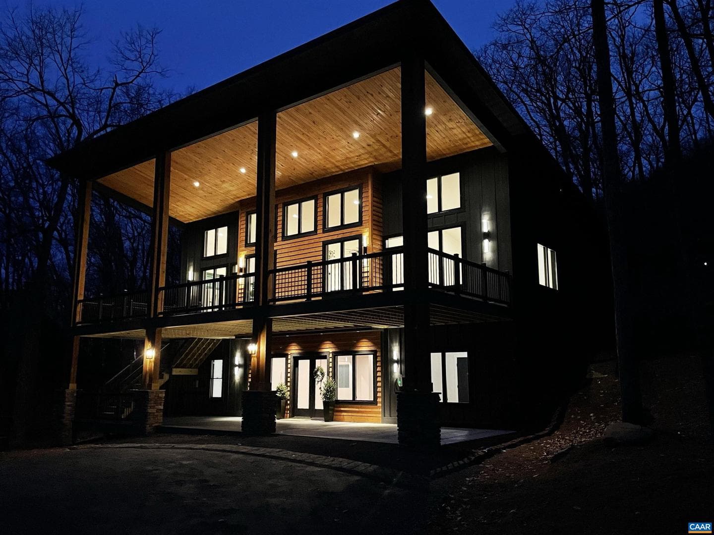 48 Oak Ln photo 2