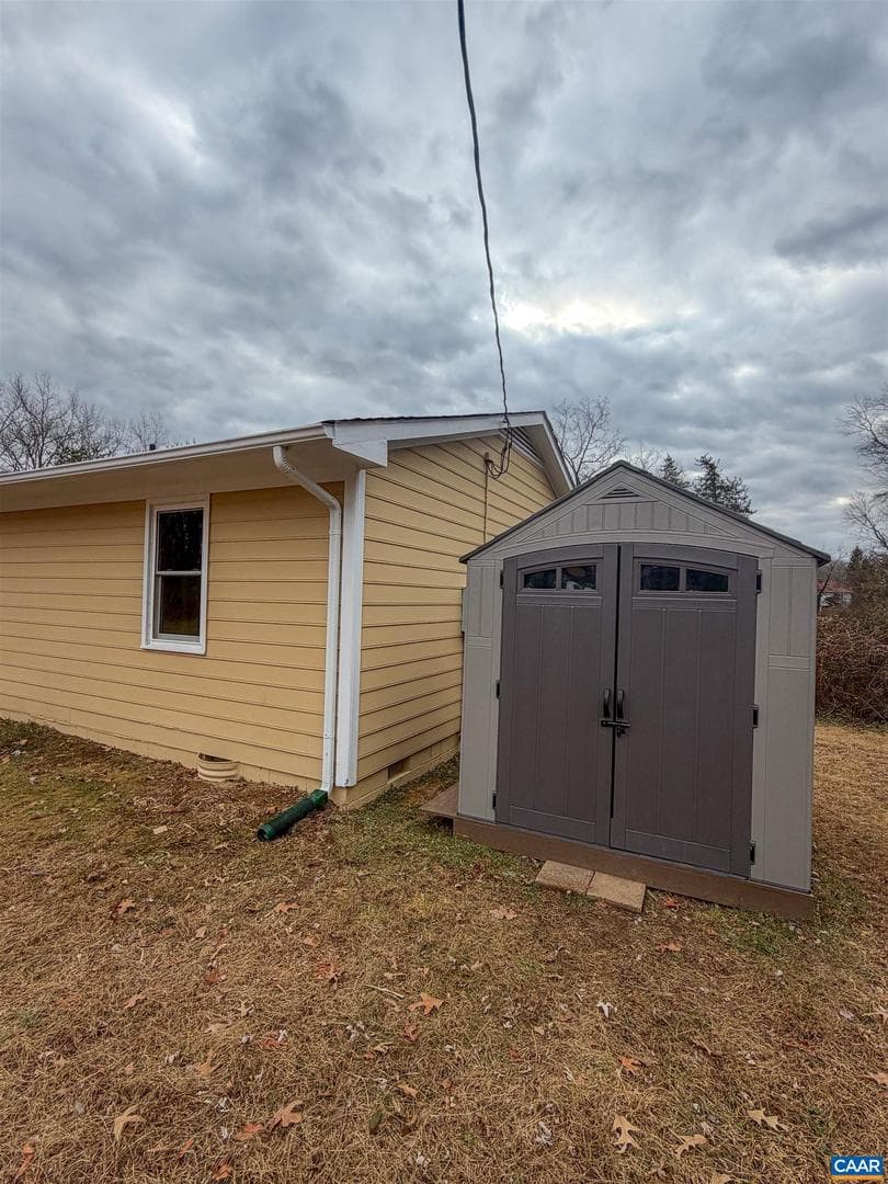 10549 Louisa Rd photo 10