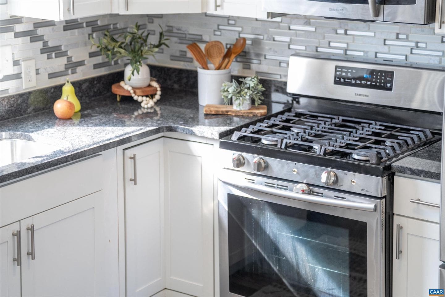 1424 B St photo 11