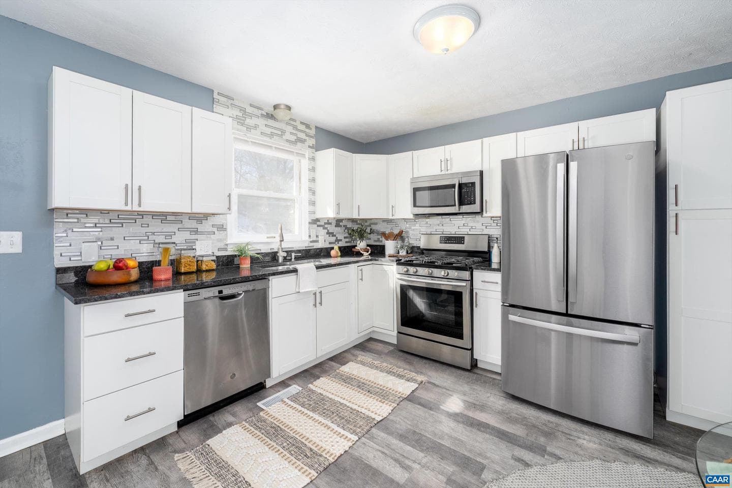 1424 B St photo 9