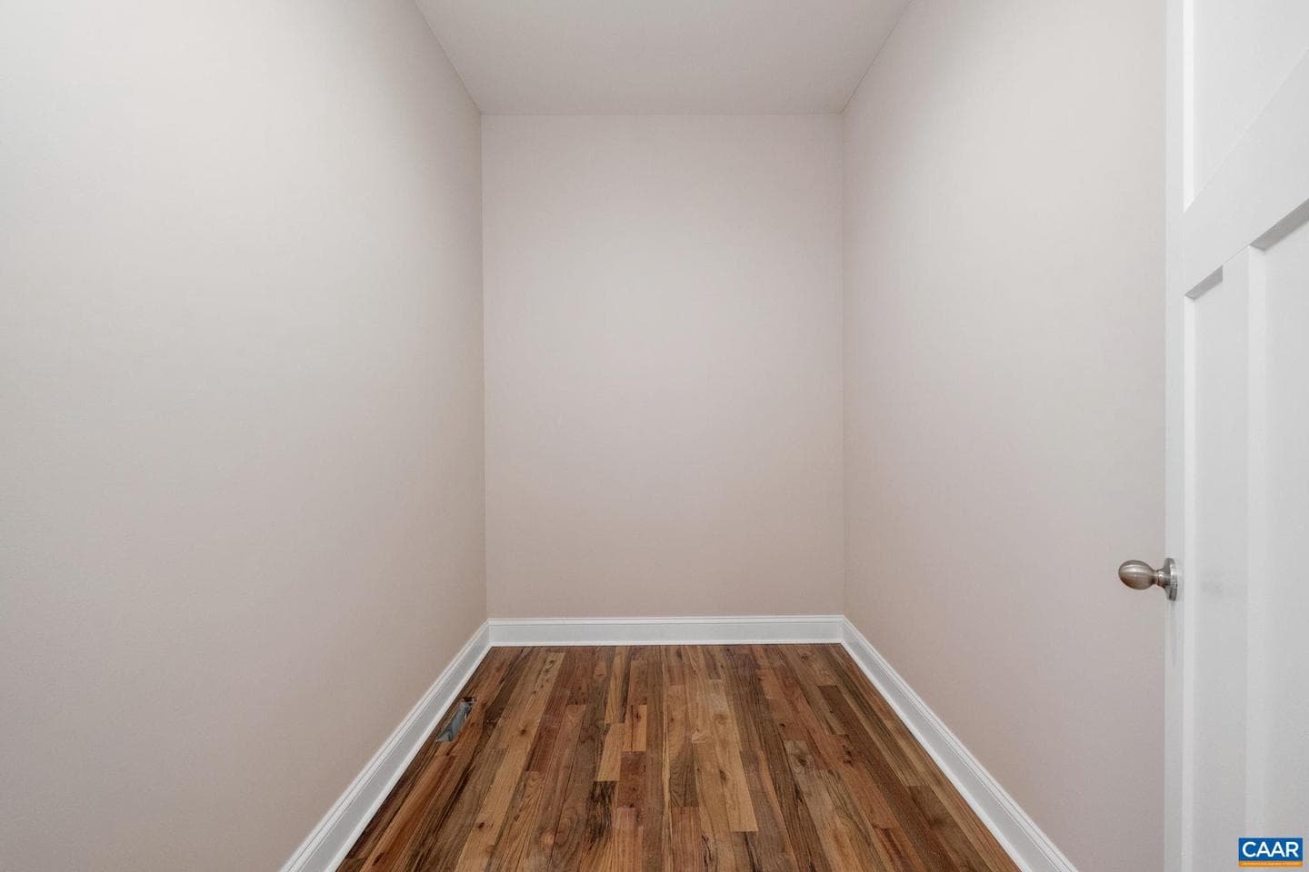 1004 High Point Ct photo 16