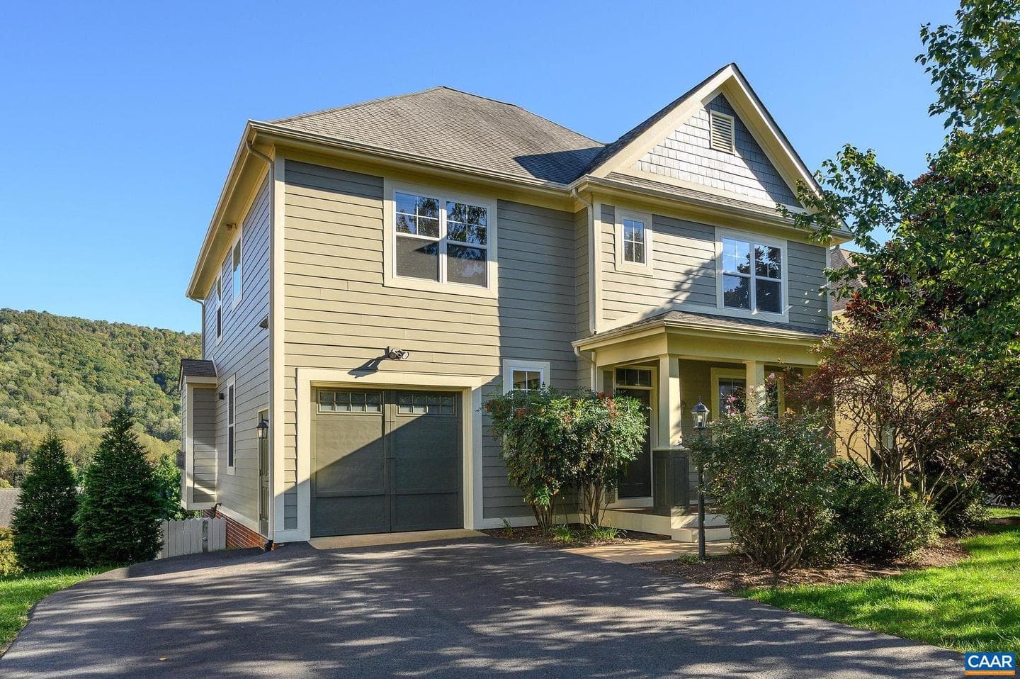 1124 Arden Dr photo 3