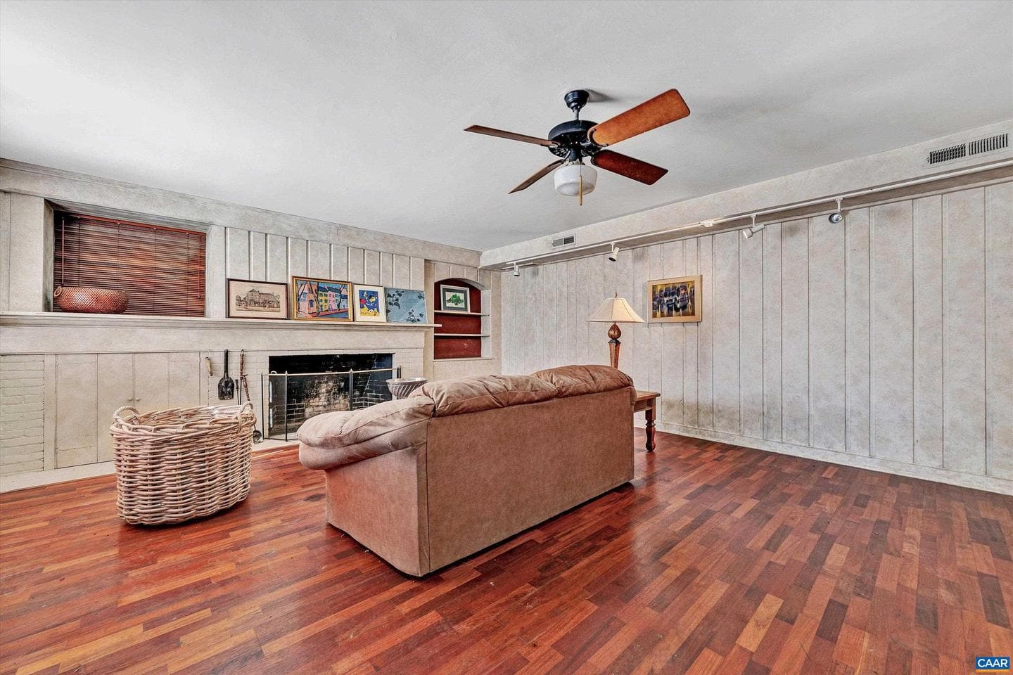 934 Commander Dr photo 57