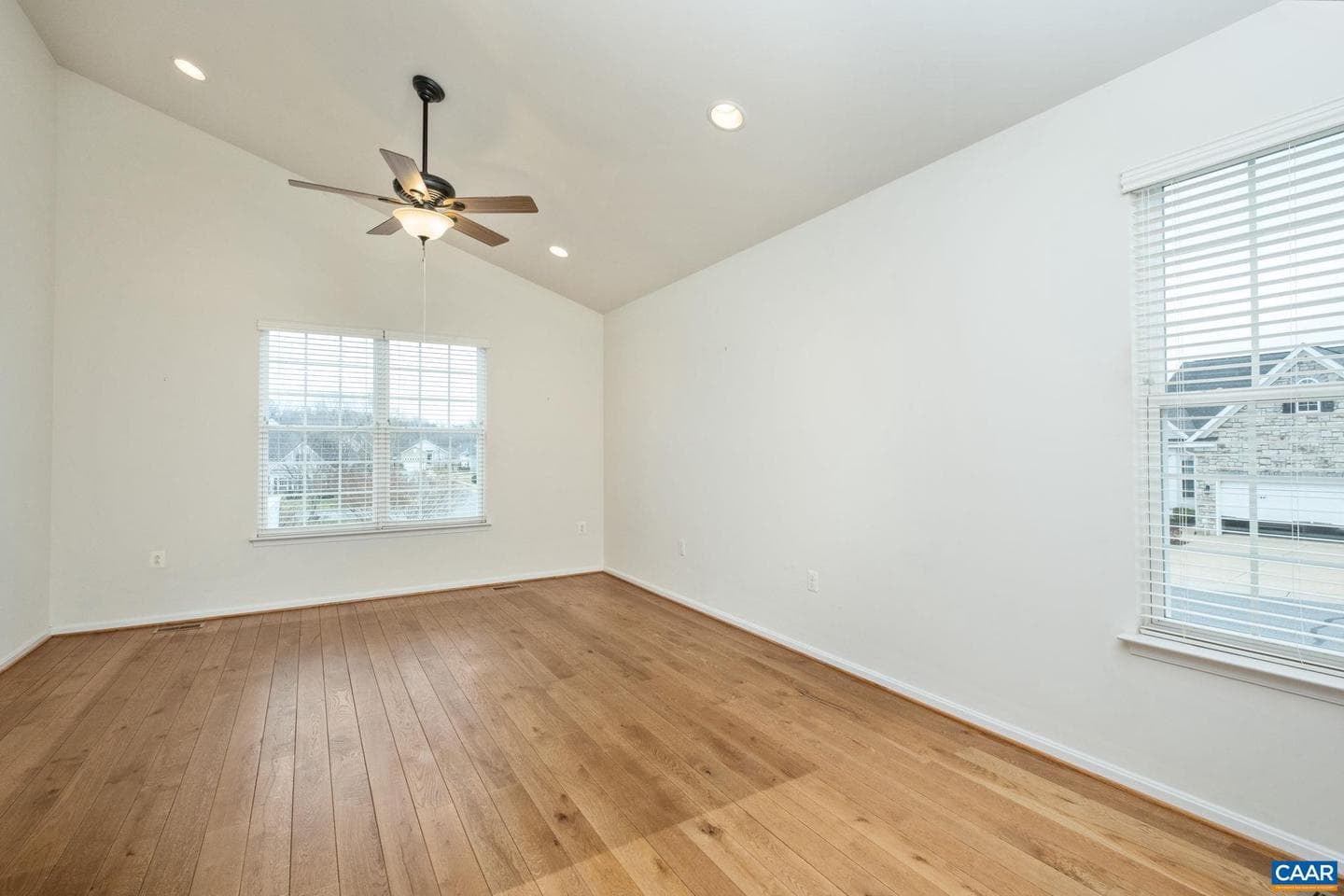 577 Four Seasons Dr photo 16