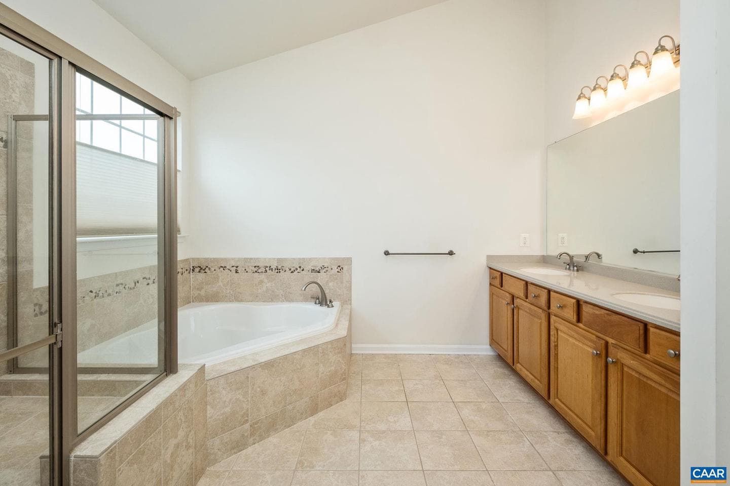 577 Four Seasons Dr photo 18