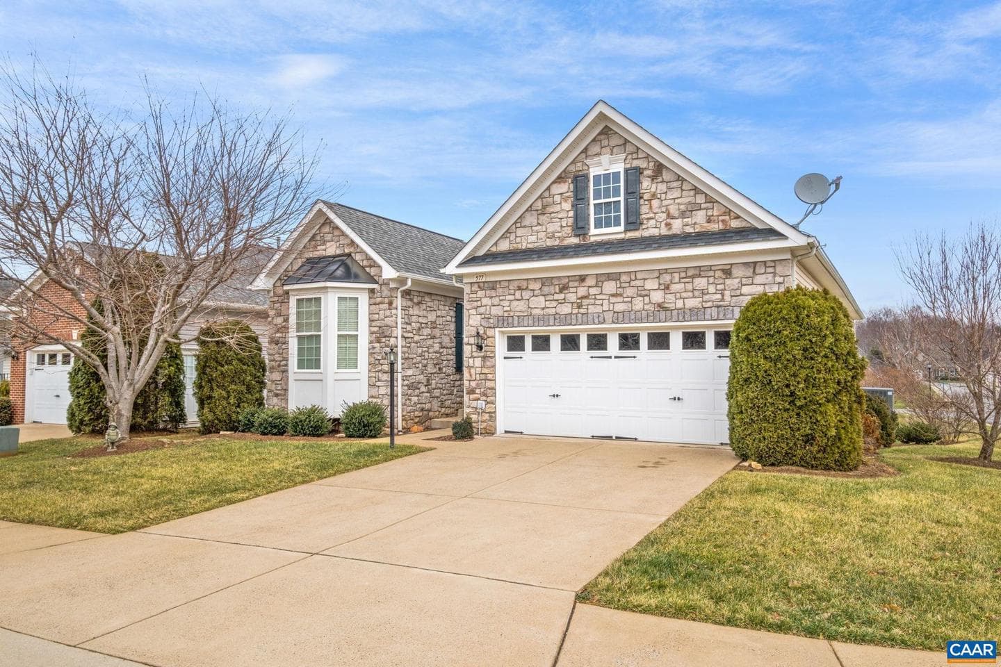 577 Four Seasons Dr photo 2