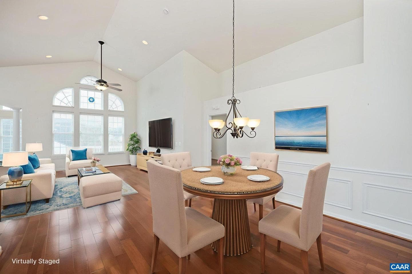577 Four Seasons Dr photo 3