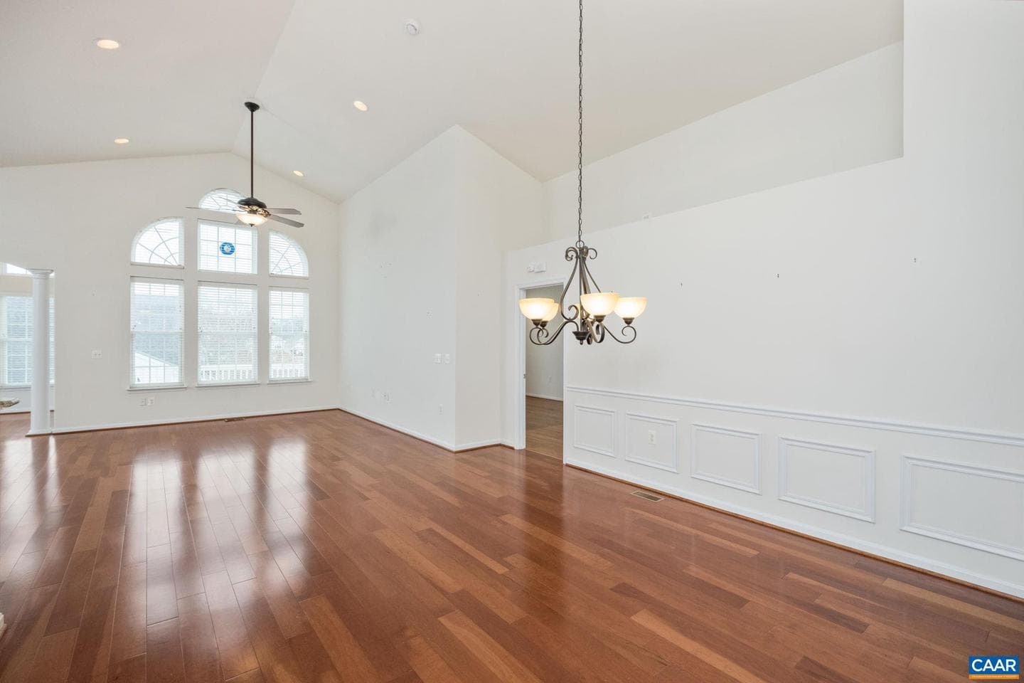 577 Four Seasons Dr photo 4